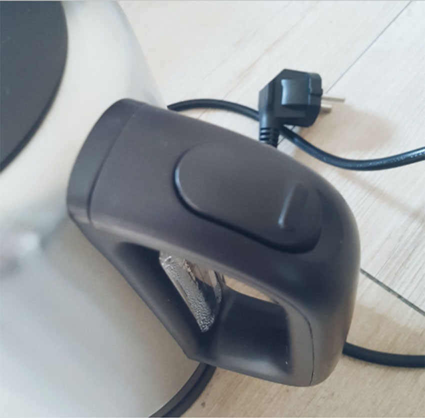 Ấm đun nước siêu tốc Electrolux EEK1505S - Hàng chính hãng