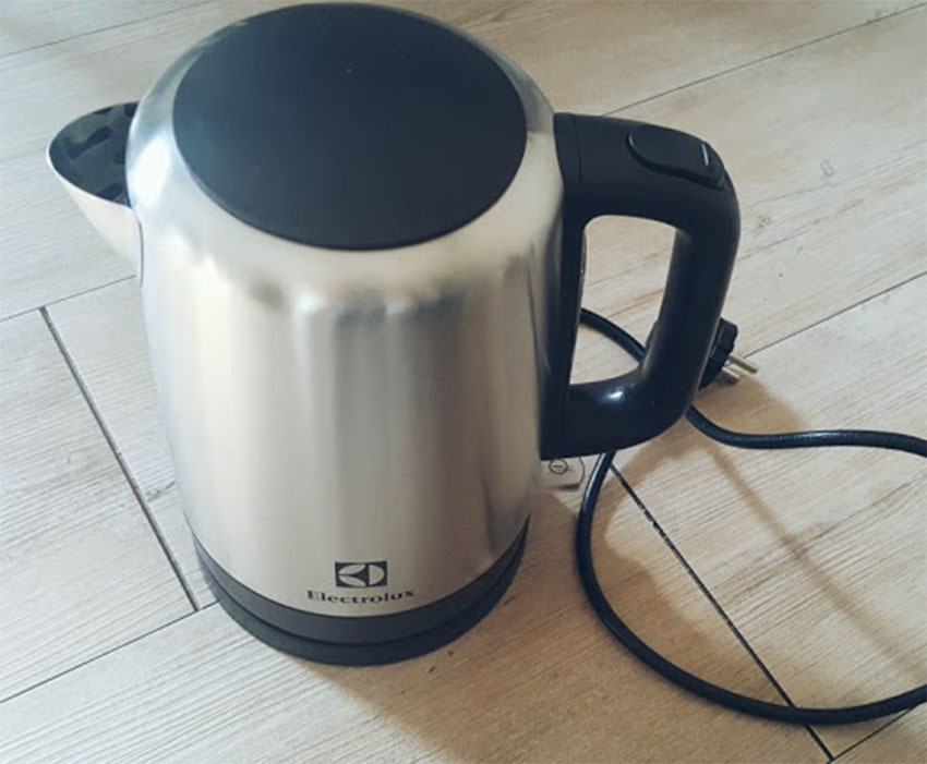 Ấm đun nước siêu tốc Electrolux EEK1505S - Hàng chính hãng