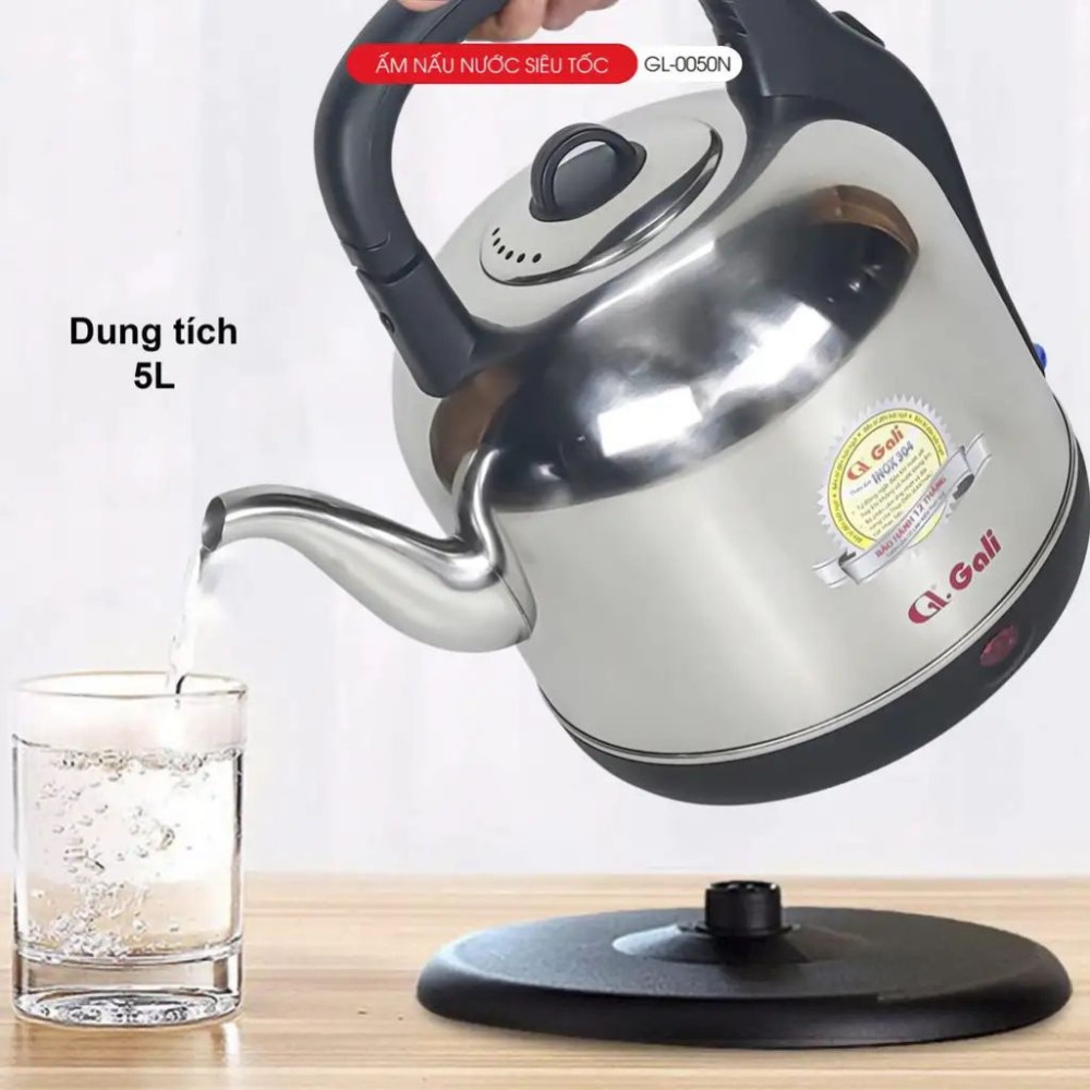 Dung tích 5 lít là điểm nổi bật nhất, cho phép đun lượng nước lớn trong một lầ