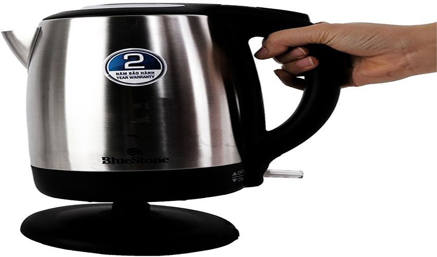 Thiết kế đế xoay 360 độ của ấm đun siêu tốc Bluestone KTB-3339