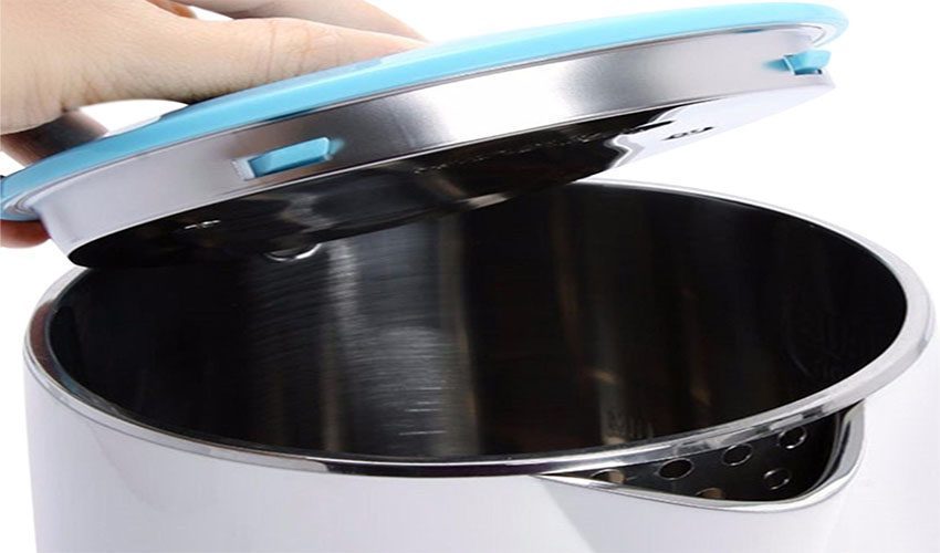 Lòng ấm Inox của ấm đun siêu tốc Comet CM8218N-WB