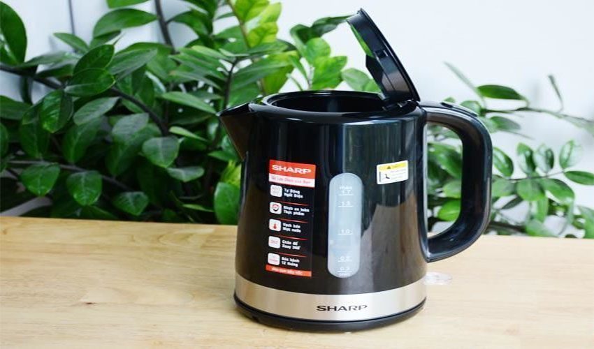 Ấm đun siêu tốc Sharp EKJ-17VP-BK - Hàng chính hãng