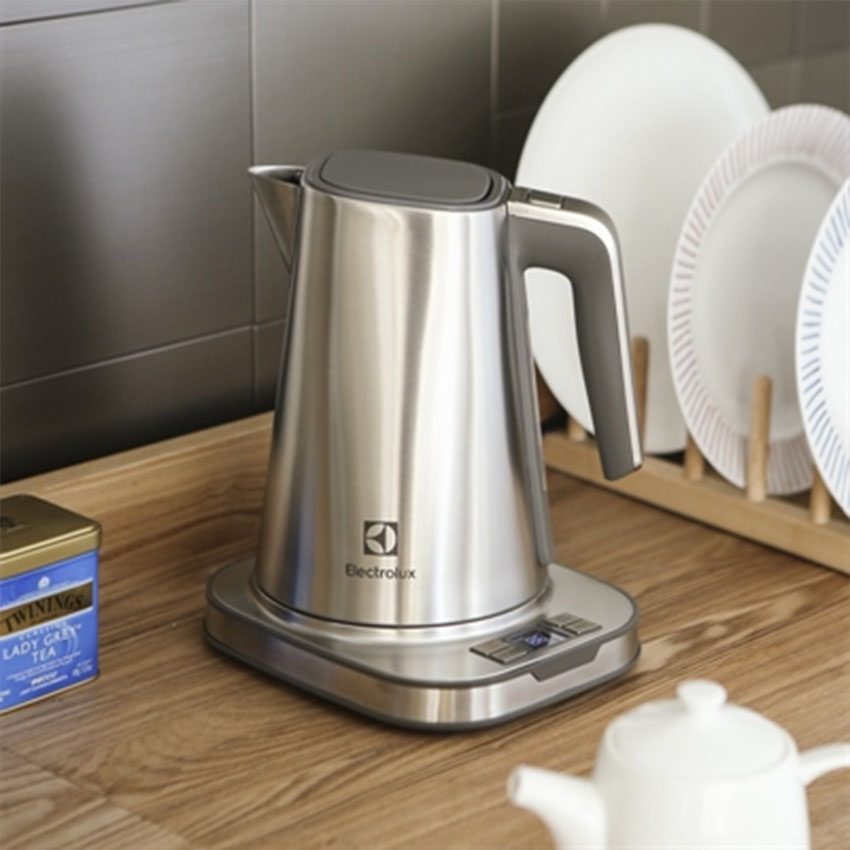 Ấm nước điện Electrolux EEK7804S - Hàng chính hãng
