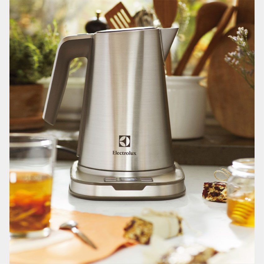 Ấm nước điện Electrolux EEK7804S - Hàng chính hãng