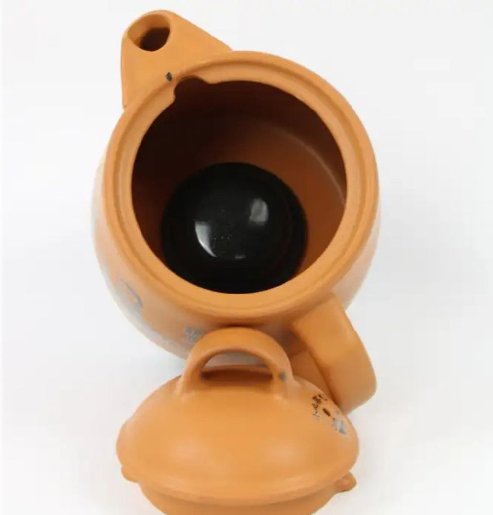 Ấm được làm từ chất liệu gốm an toàn