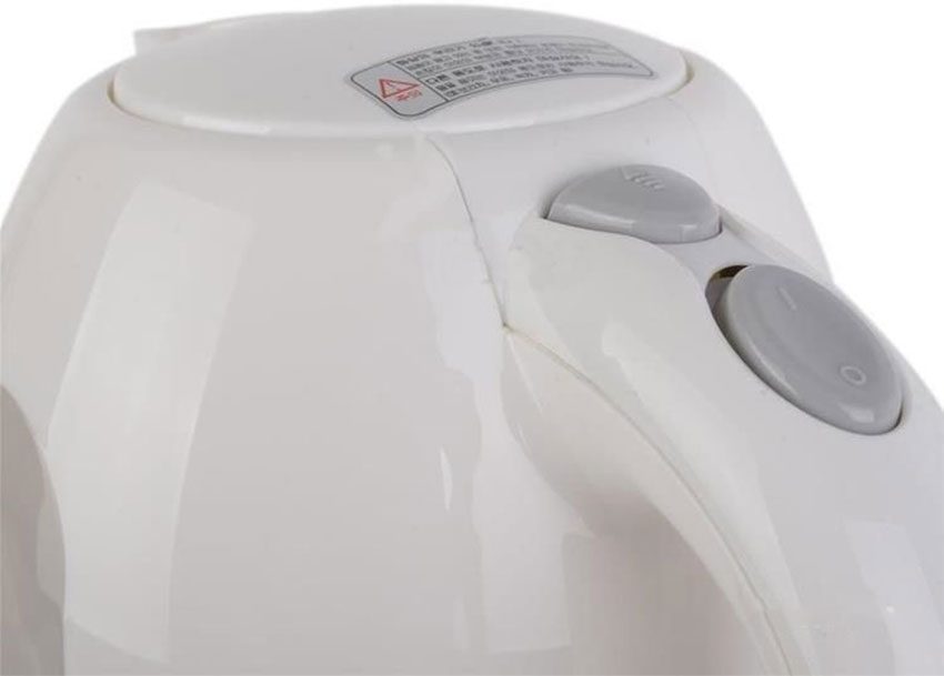 Nút nhấn sử dụng đơn giản của ấm siêu tốc Cuckoo CK-121W