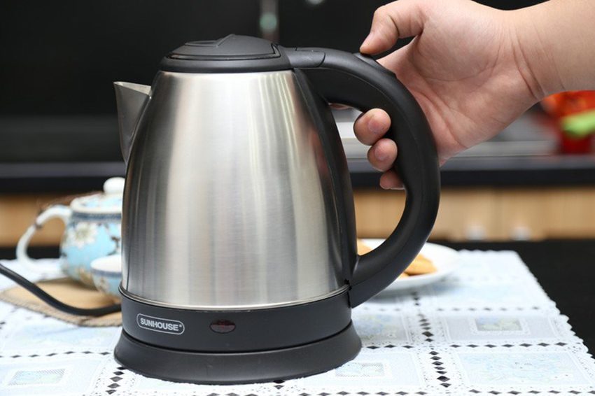 Nút ấn điều khiển của ấm siêu tốc Inox Sunhouse SHD-1152