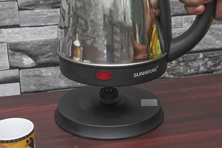 Đế xoay 360 độ của ấm siêu tốc Inox Sunhouse SHKSS-180