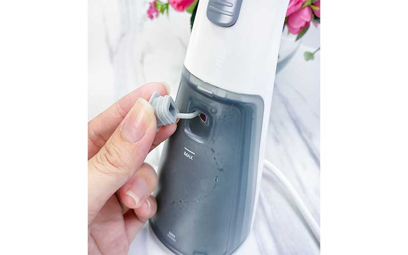 Bàn là hơi nước cầm tay Lock&Lock ENI148 - Hàng chính hãng