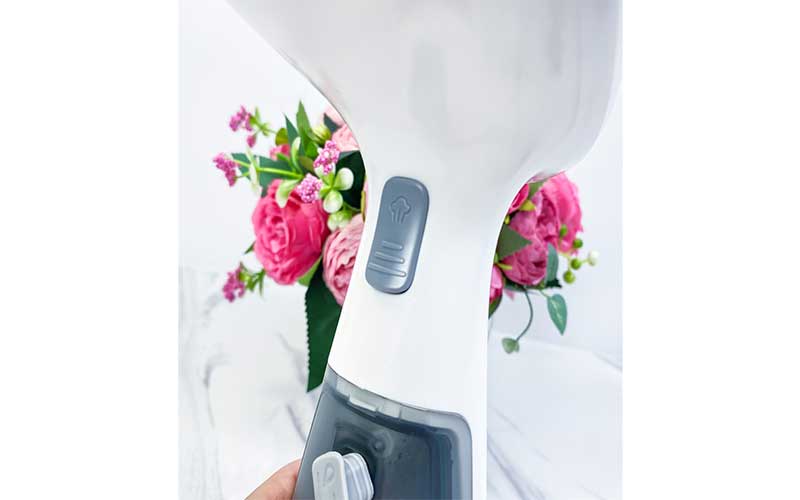 Bàn là hơi nước cầm tay Lock&Lock ENI148 - Hàng chính hãng