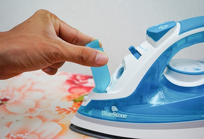 Bàn ủi hơi nước Bluestone SIB-3809 - Hàng chính hãng