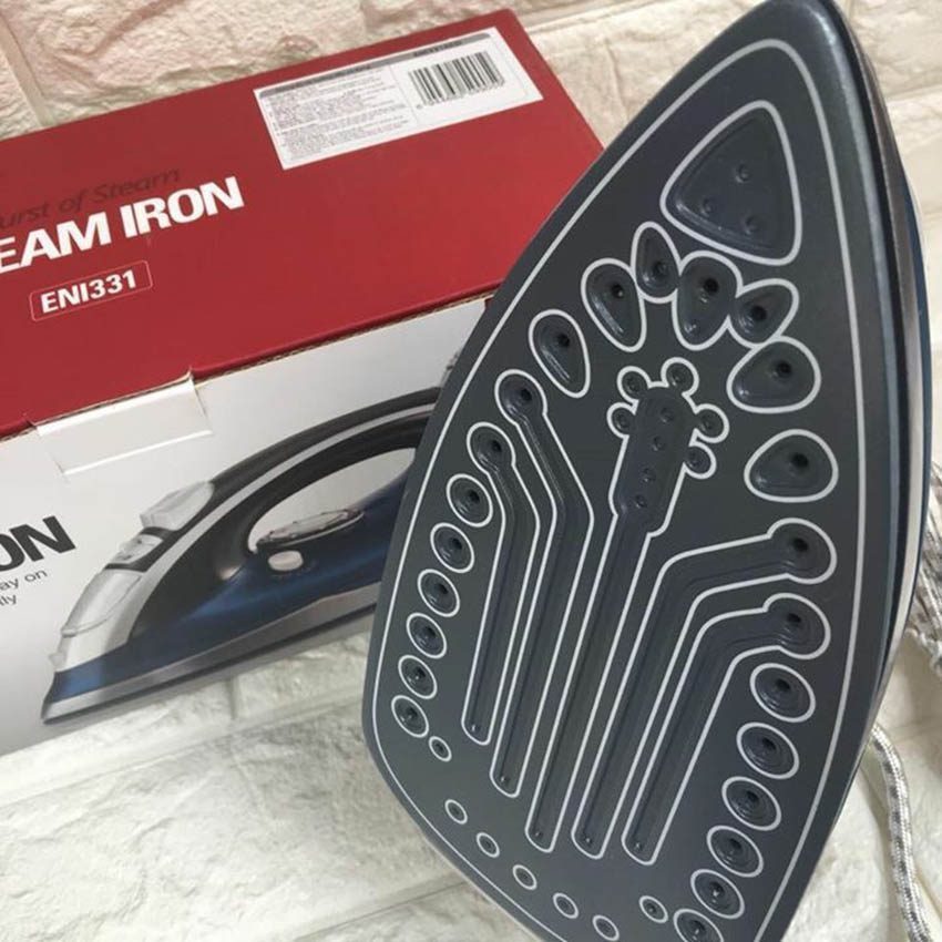 Bàn ủi hơi nước Lock&Lock ENI331BLU - Hàng chính hãng