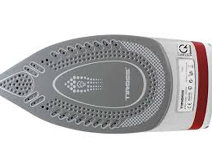 Chất liệu mặt đế của bàn ủi hơi nước Tiross TS528 