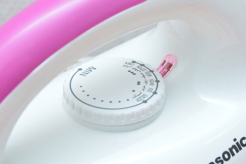 Núm điều chỉnh nhiệt độ của bàn ủi khô Panasonic PABU-NI-317TVRA