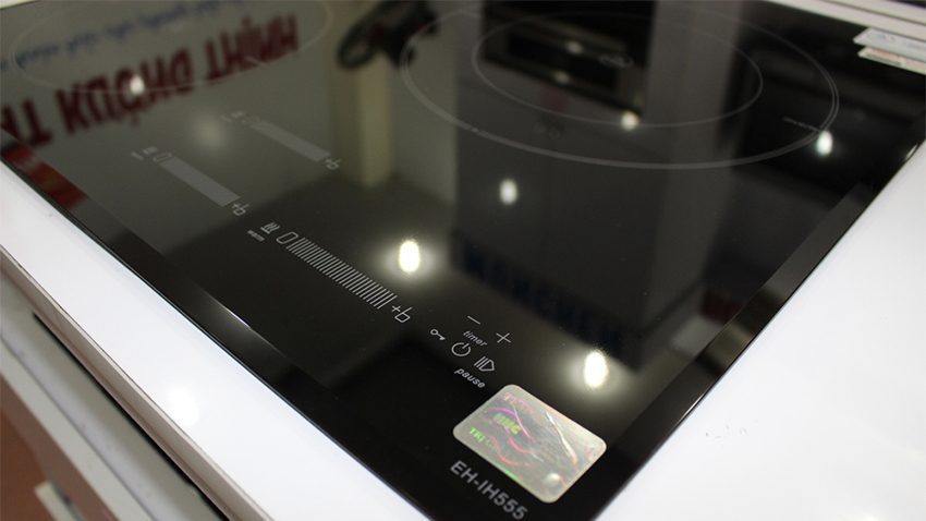 Chất liêu mặt kính của bếp ba từ Inverter Chef's EH-IH555