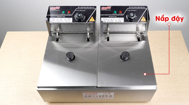  Bếp còn được trang bị nắp đậy giúp cho dầu luôn được sạch sẽ