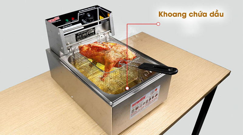 Dung tích 5.5 lít giúp chiên được lượng lớn thực phẩm