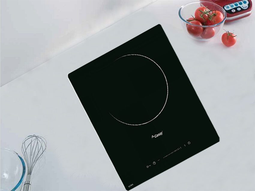 Bếp điện từ Canzy CZ 818 với thiết kế sang trọng