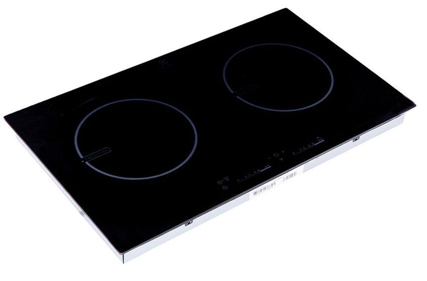 Mặt trên của bếp điện từ Electrolux EHI727B