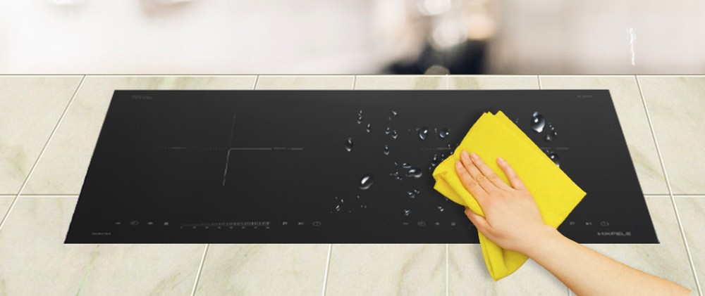 Dễ vệ sinh, bảo dưỡng: mặt kính phẳng, chỉ cần lau nhẹ bằng khăn mềm là sạch bóng.