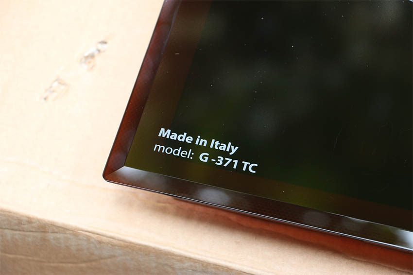 Mặt kính của bếp điện từ hồng ngoại Giovani G-371 TC