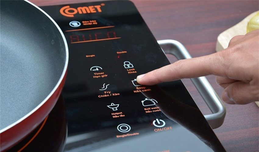 Bảng điều khiển cảm ứng của bếp đơn hồng ngoại Comet CM5558
