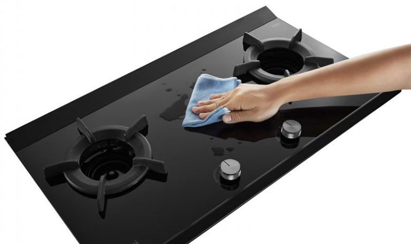 Bếp gas âm Rinnai RB-2VCGN dễ dàng vệ sinh lau chùi 