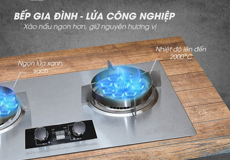 Bếp có 18 đầu đốt bằng đồng, và ngọn lửa xanh 2000 độ