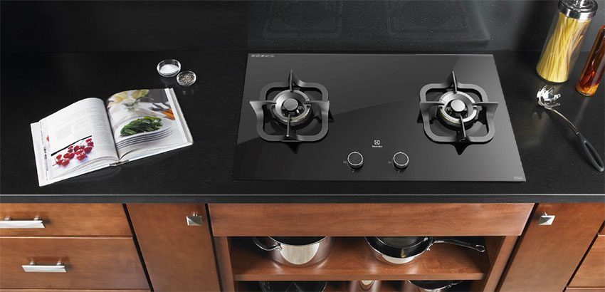 Thiết kế hiện đại, sang trọng của bếp gas đôi âm kính Electrolux EGT7828CK