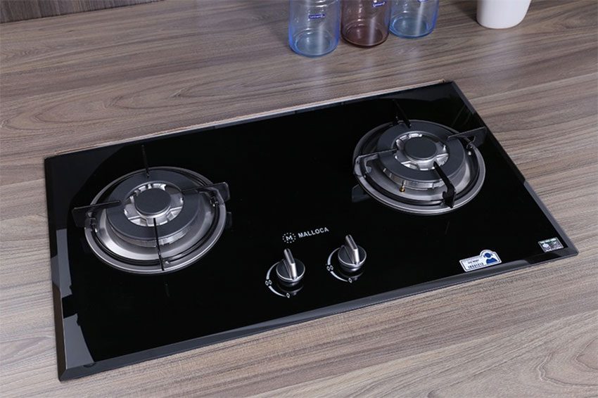 Thiết kế hiện đại, sang trọng của bếp gas đôi âm kính Malloca GHG 732A New