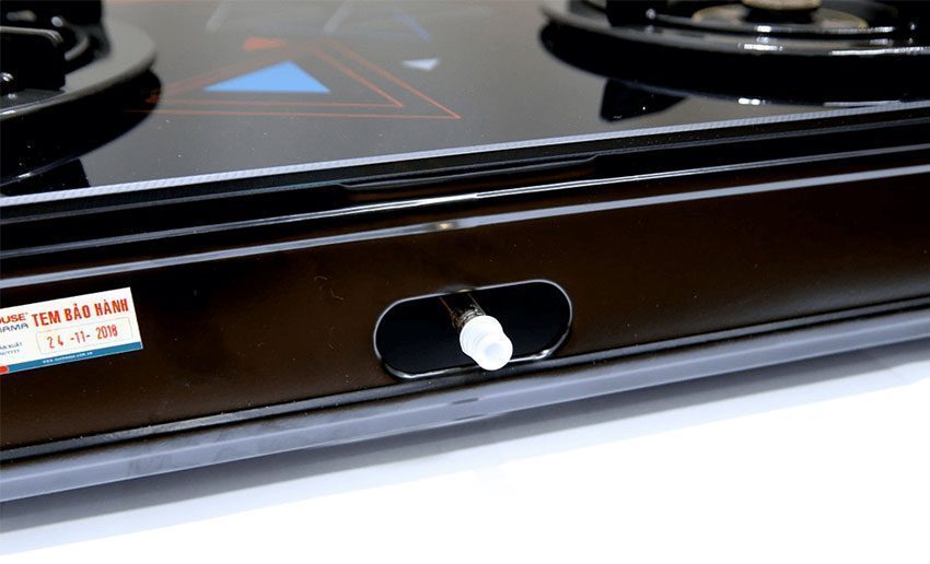 Họng chia lửa của bếp gas dương kính Sunhouse Mama MMB0782S