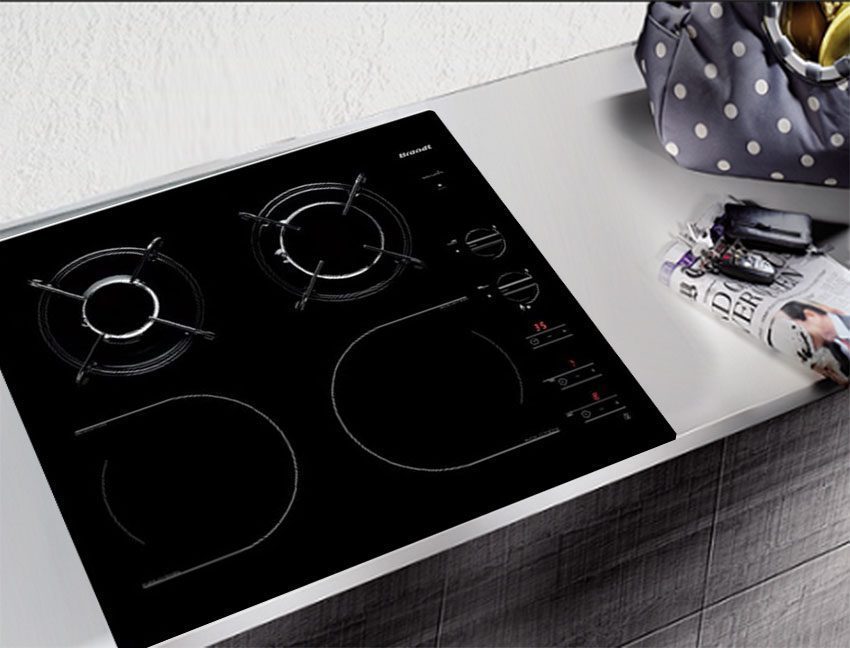 Thiết kế hiện đại tiện dụng của bếp gas kết hợp từ Brandt TI1013B