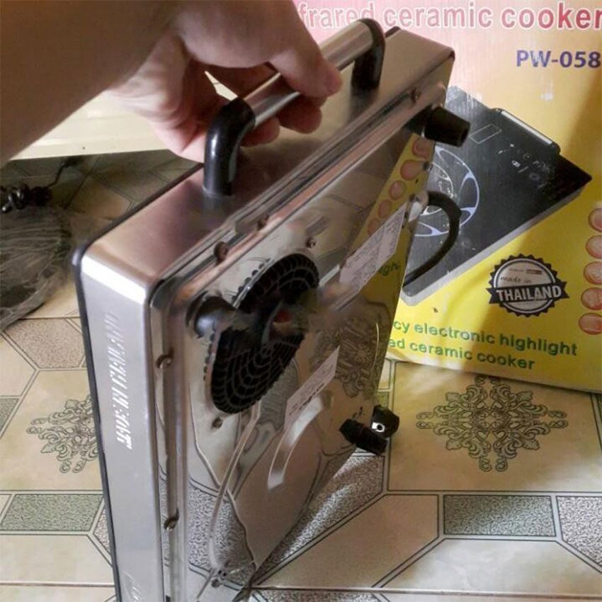 Thiết kế xách tay tiện lợi của bếp hồng ngoại PanWorld PW-636