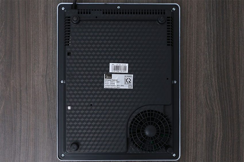 Chất liệu của bếp hồng ngoại đơn Midea MIR-B2018DG