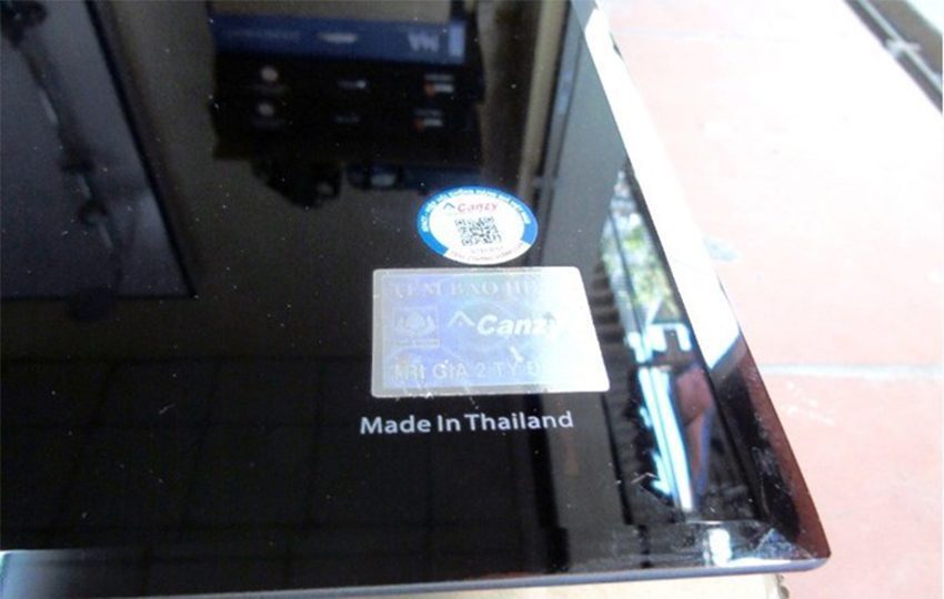 Mặt kính vát cạnh của bếp từ Canzy CZ-888T