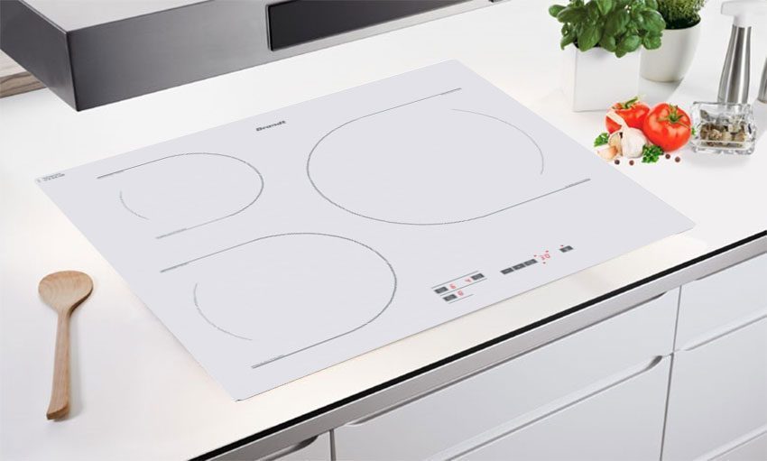 Thiết kế lắp âm sang trọng và hiện đại của bếp từ ba âm kính Brandt TI118W