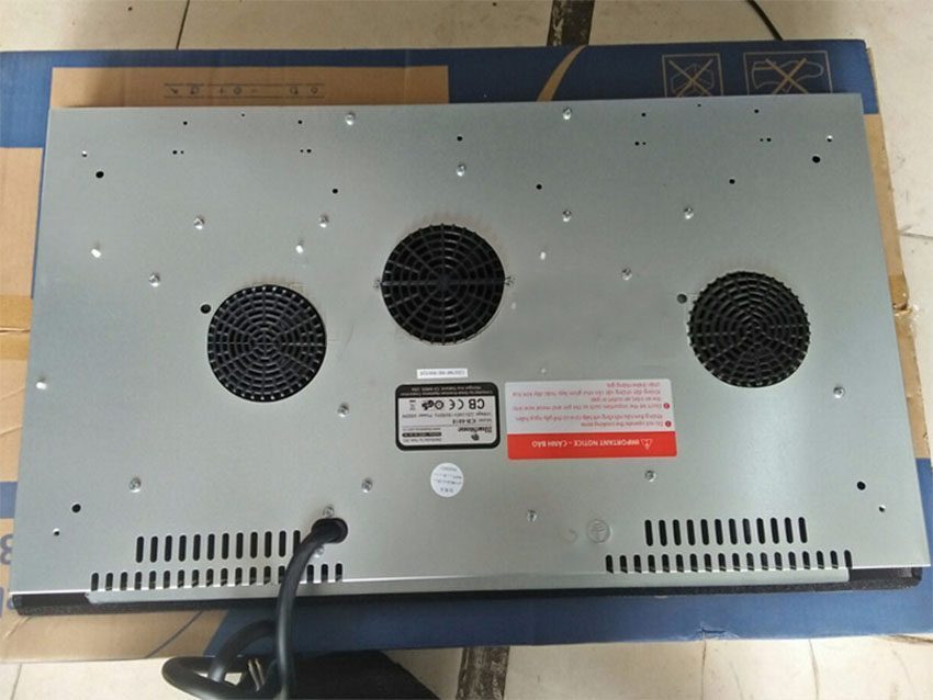 Chất liệu bụng bếp từ đôi Bluestone ICB-6818