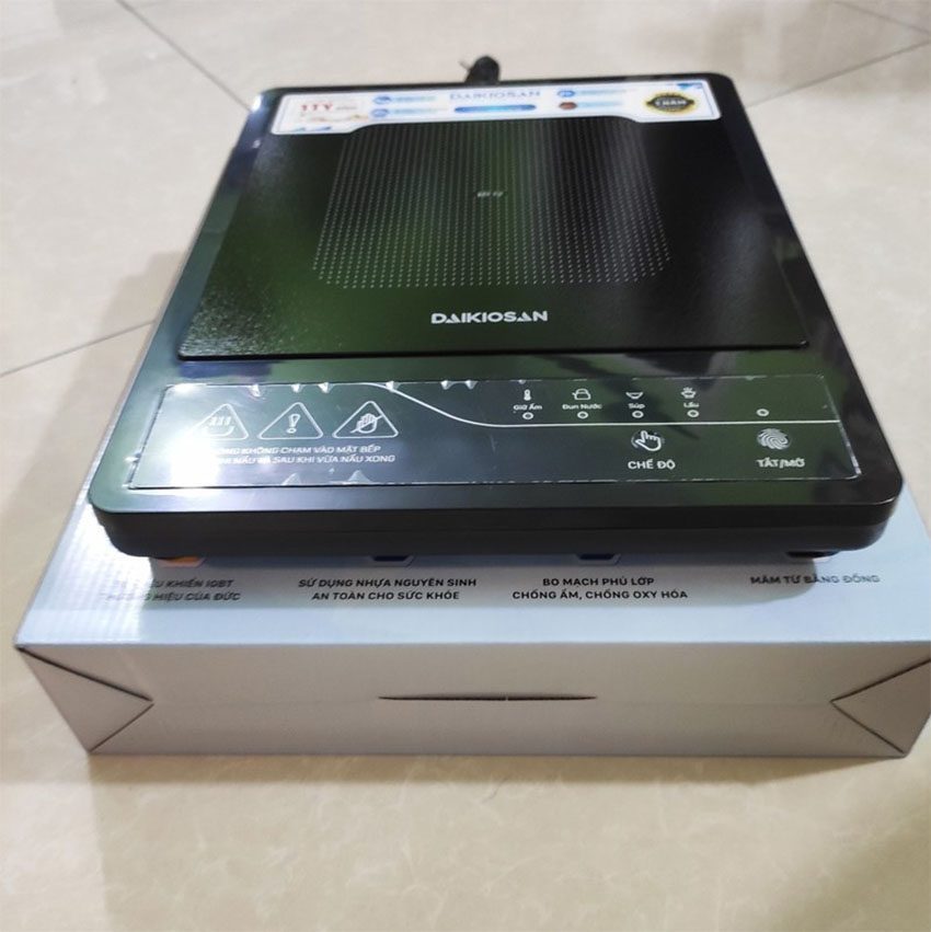 Bếp từ đơn Daikiosan DKT-100001 có thiết kế để dương