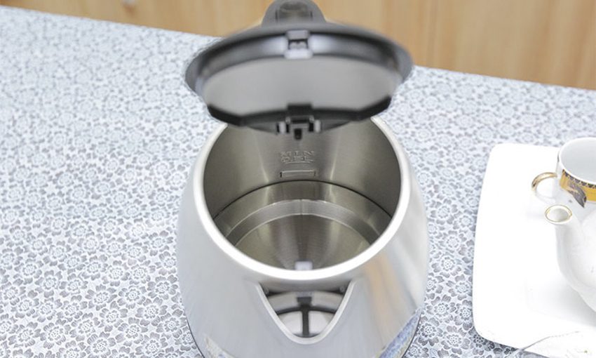 Bên trong của bình đun siêu tốc Aqua AJK-F776ST