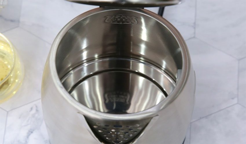 Lòng ấm của Bình đun siêu tốc Toshiba KT-17SH1NV