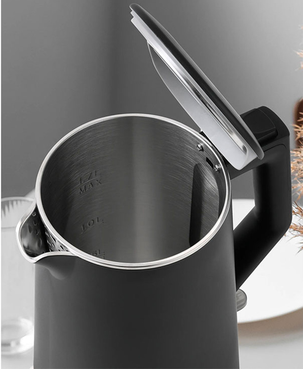 Thân bình bằng nhựa, ruột bình bằng inox cao cấp, an toàn và bền bỉ.