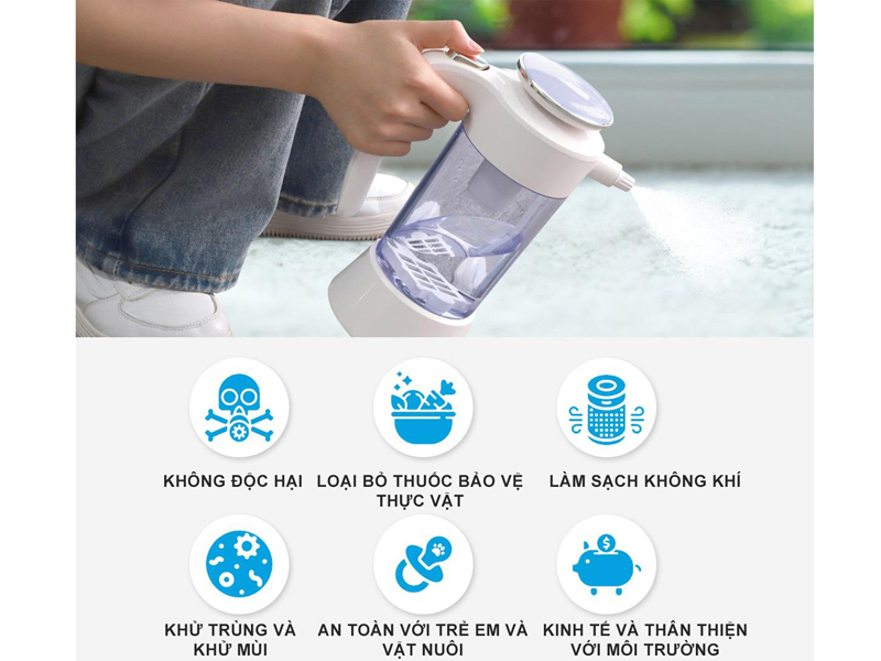 Vòi phun thiết kế tiện lợi, có thể xịt dung dịch vào các nơi khó vệ sinh như sau ghế sofa, gầm giường, gầm tủ,...