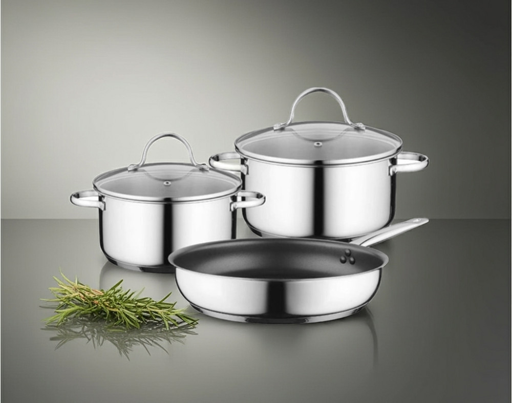 Bộ nồi gồm có 2 nồi với đường kính16cm và 20cm, một chảo đường kính 26cm