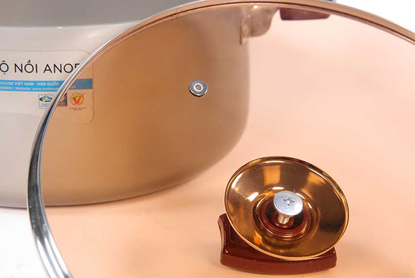 Thiết kế nắp của bộ nồi Anod Sunhouse SH9931