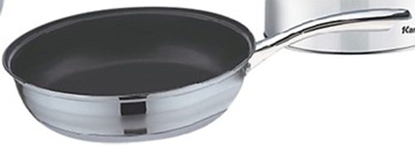 Lòng chảo phủ lớp chống dính của bộ nồi chảo quánh ấm Kangaroo KG998M