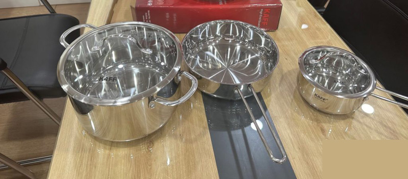  Nồi được làm từ inox 304 dày dặn, sáng bóng, không bị gỉ sét hay ăn mòn,