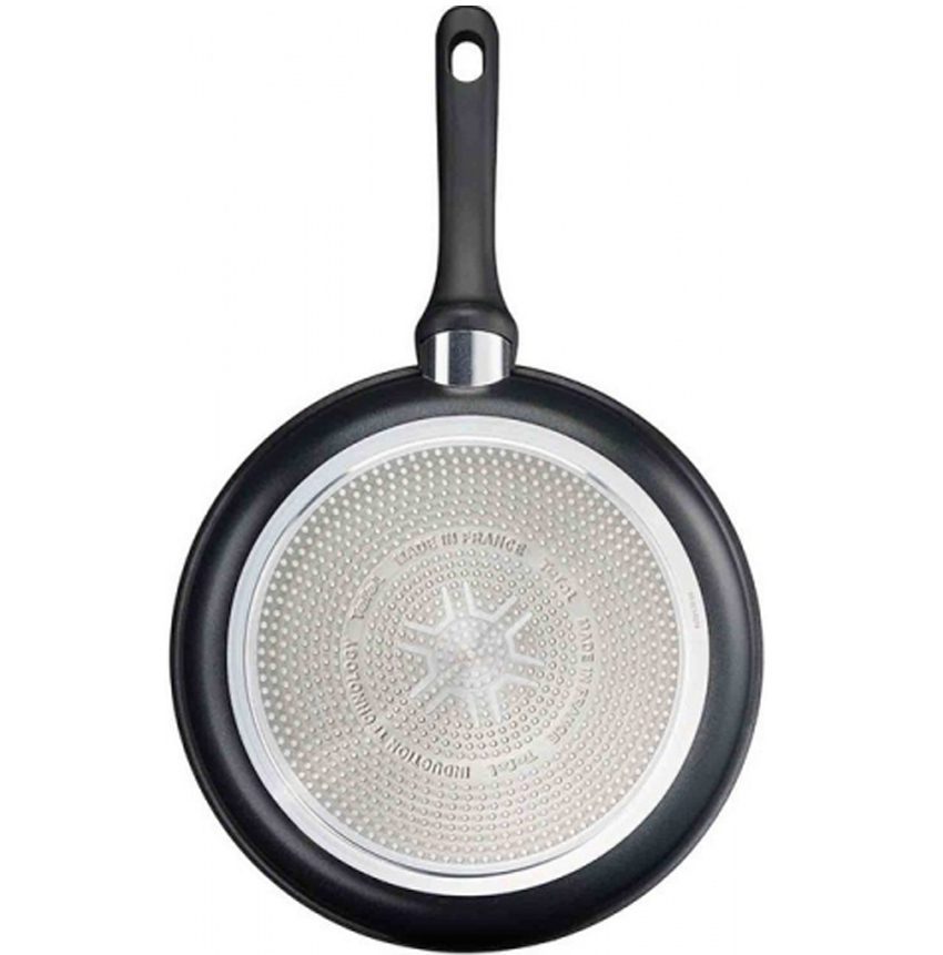 Đáy của chảo chiên chống dính Tefal C6200472