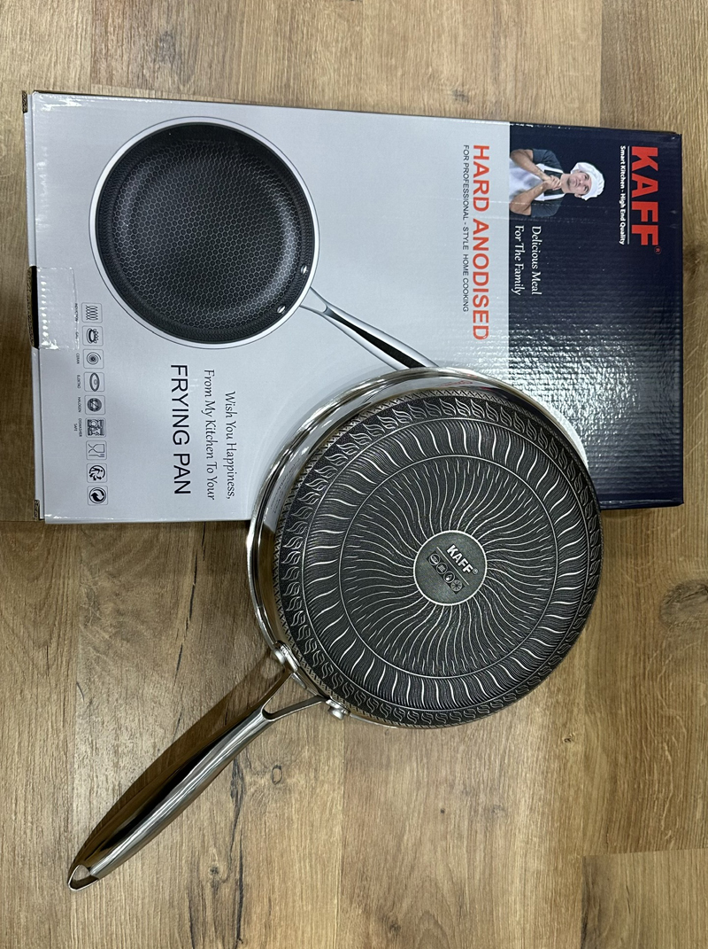 Chảo có thể dùng được trong lò nướng ở mức nhiệt lên đến 250 độ C.