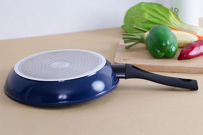 Thiết kế đáy của chảo đá hoa kim cương Sunhouse SFP26B