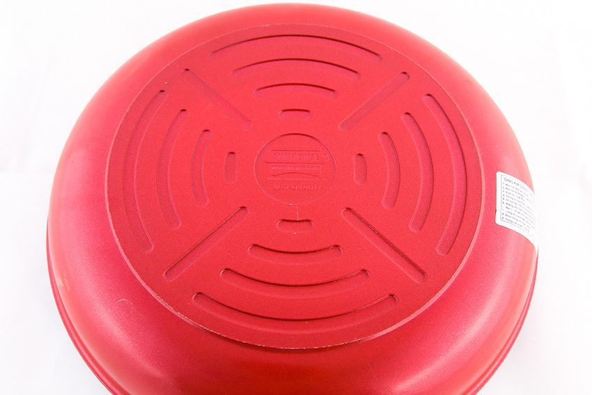Thiết kế đáy của chảo kim cương Sunhouse CSBK28
